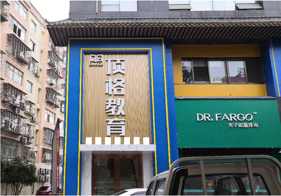 师宗门头设计要符合门店特色。