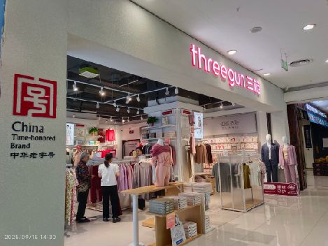 师宗服装店招牌设计技巧。